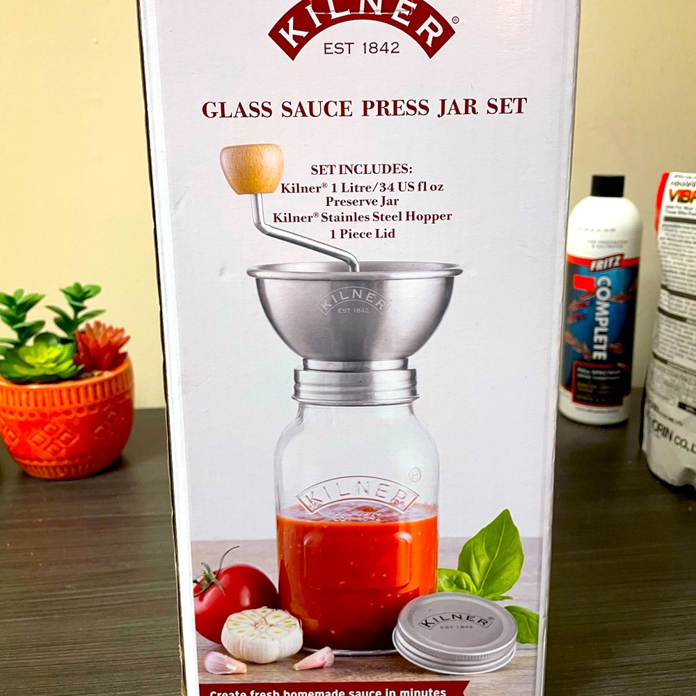 Glass sauce press jar set
